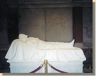 Lee sarcophagus Front
